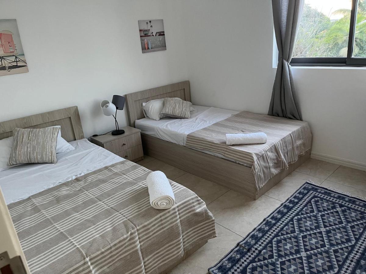 Coastal View Apartments กรองด์เบย์ ภายนอก รูปภาพ