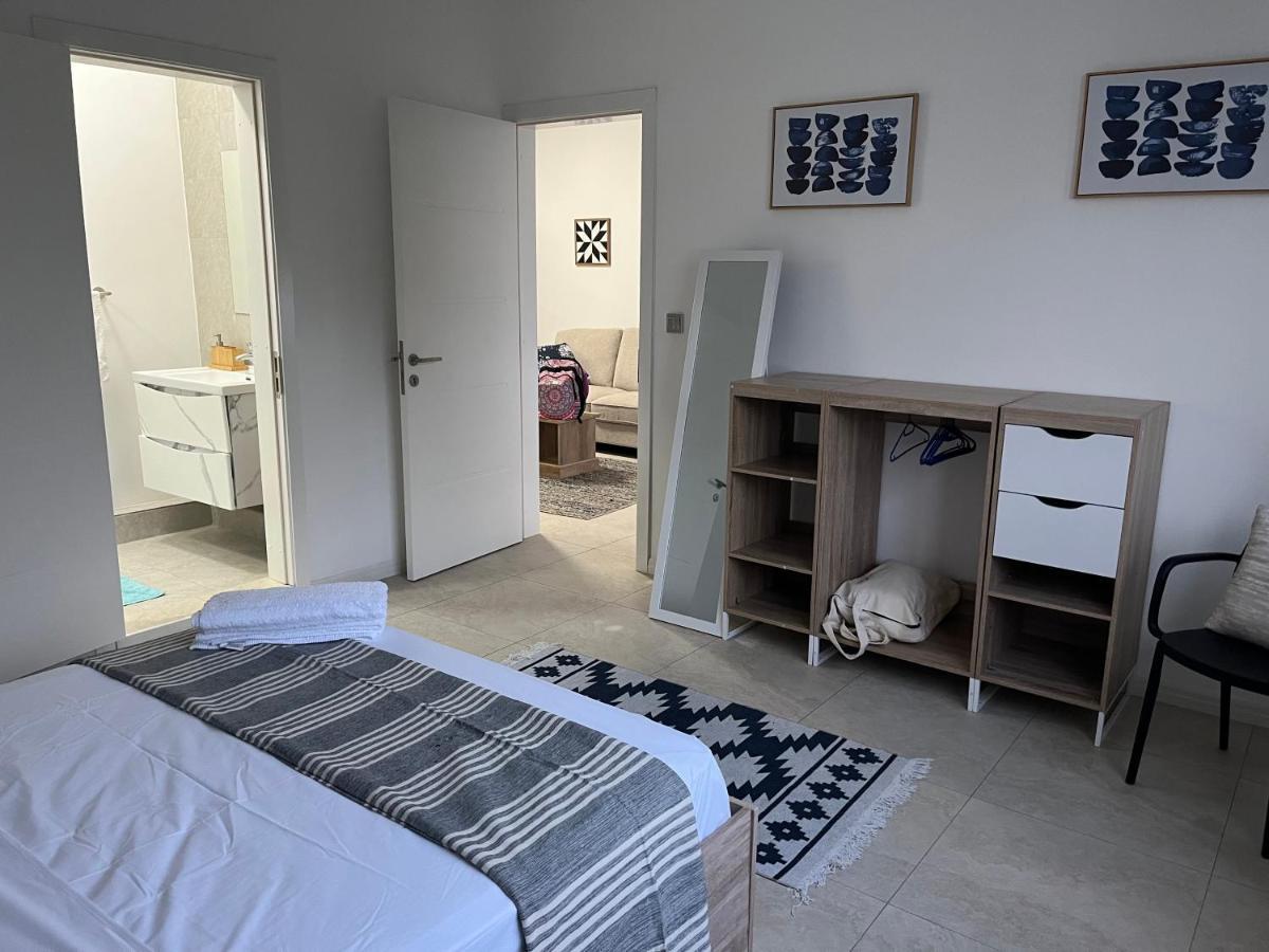 Coastal View Apartments กรองด์เบย์ ภายนอก รูปภาพ