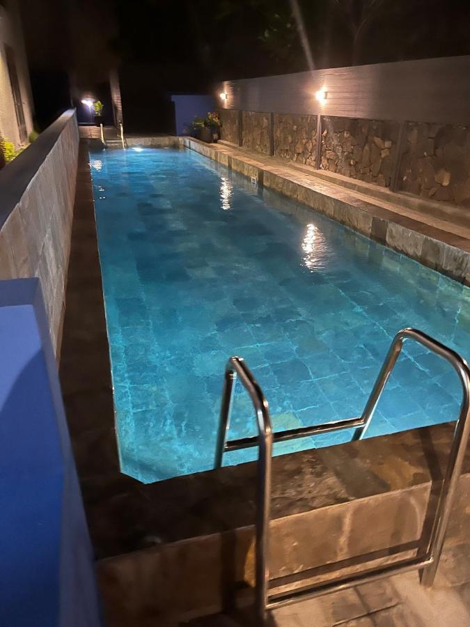 Coastal View Apartments กรองด์เบย์ ภายนอก รูปภาพ